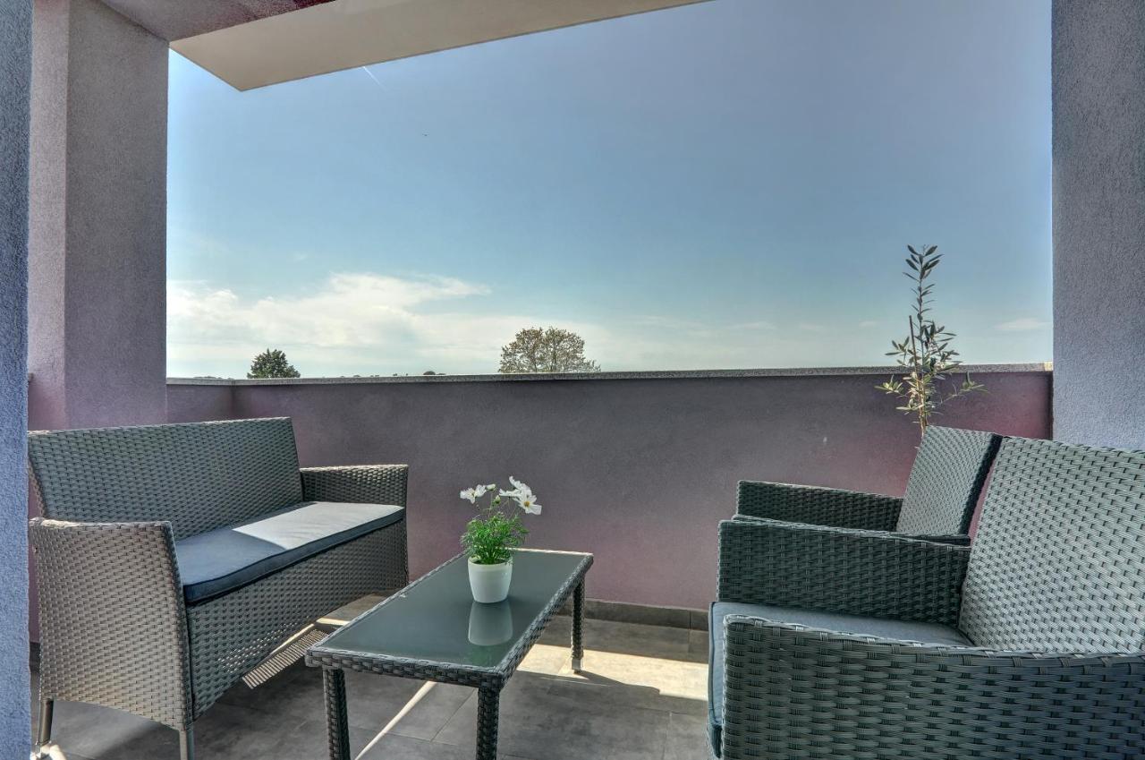 Štinjan Apartment Log In المظهر الخارجي الصورة