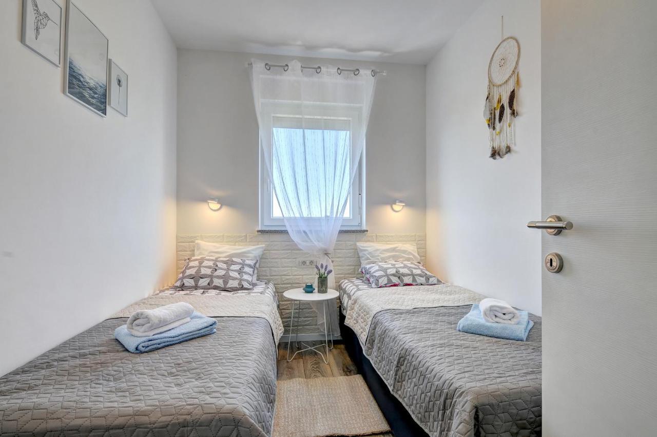 Štinjan Apartment Log In المظهر الخارجي الصورة