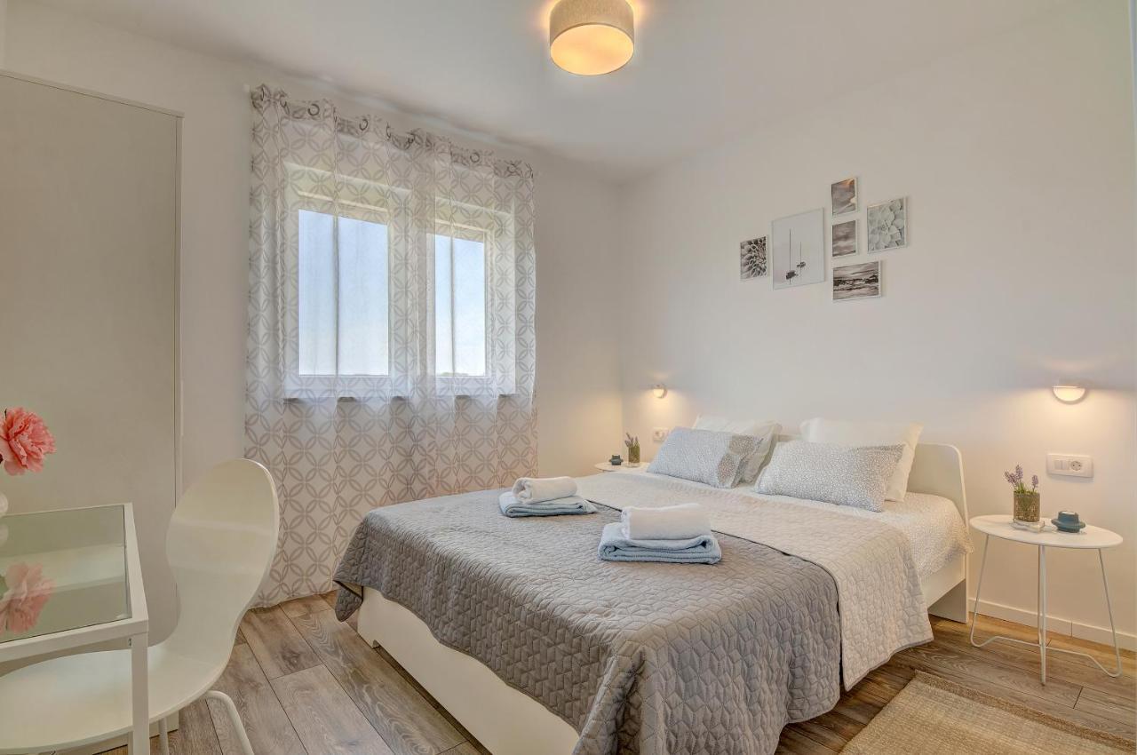 Štinjan Apartment Log In المظهر الخارجي الصورة