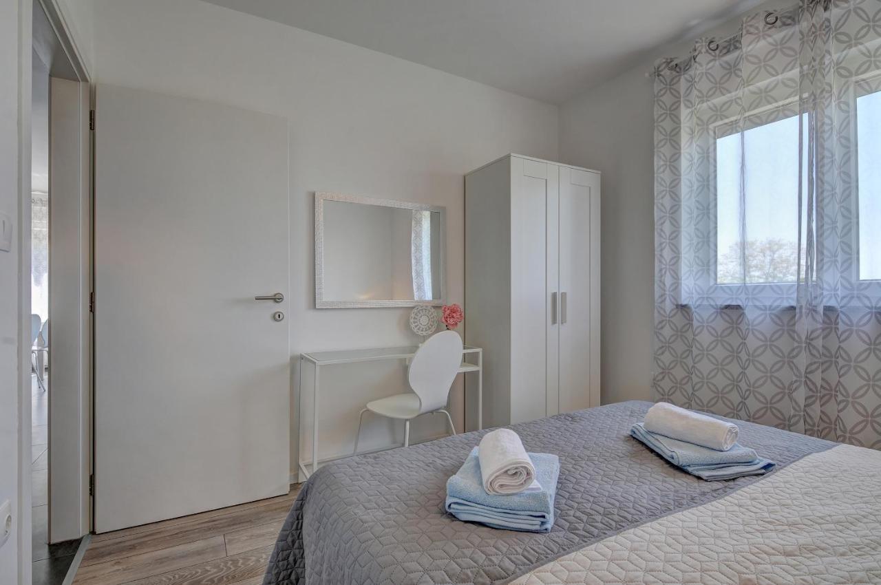 Štinjan Apartment Log In المظهر الخارجي الصورة
