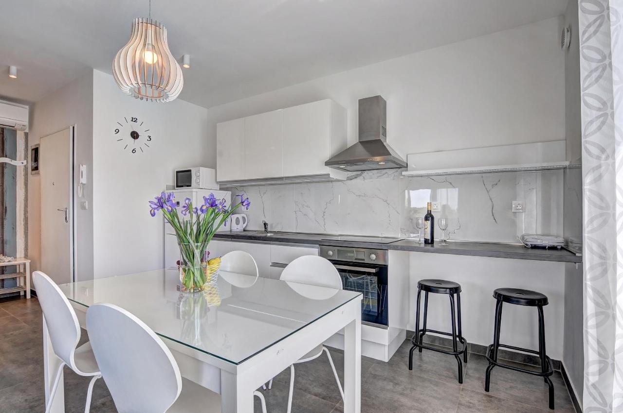 Štinjan Apartment Log In المظهر الخارجي الصورة